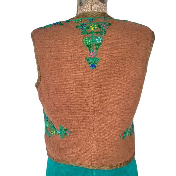 Vintage brown wool vest with embroidery - Picture 2 of 16